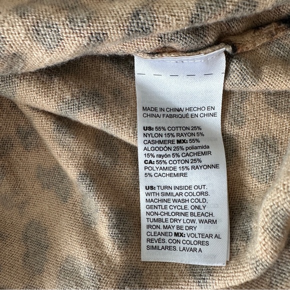 Chico’s Leopard Print Tunic Sweater Women’s Size 2 L V-Neck Long Sleeve - Picture 8 of 8